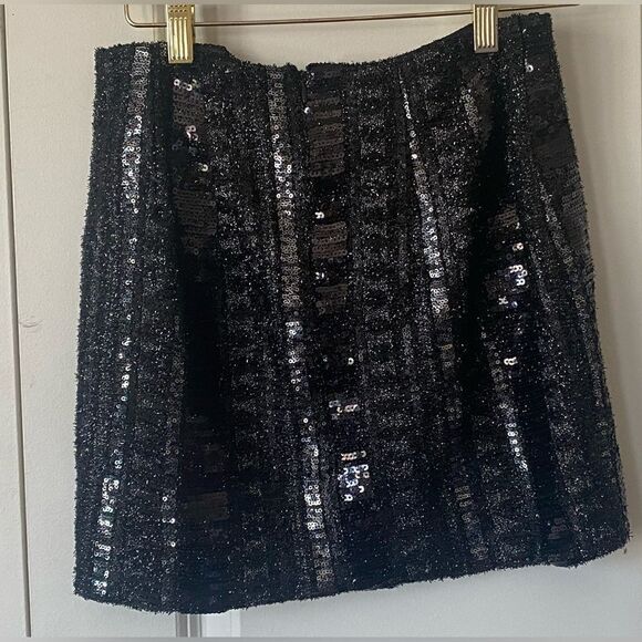 Express sequin mini skirt. - Picture 3 of 6